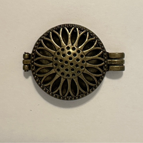 Lot of 3 Fragrance Diffuser Lockets w/2 Chains - Picture 3 of 8